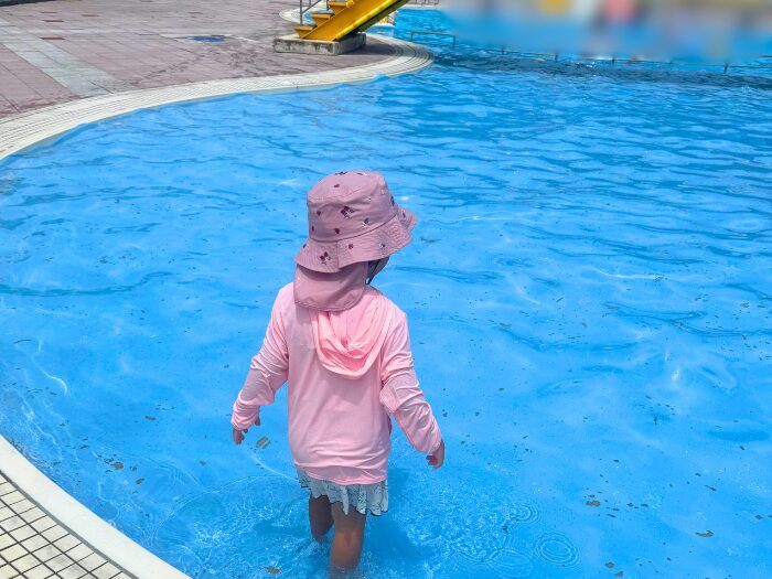 水深20cmと80cmの幼児用プール